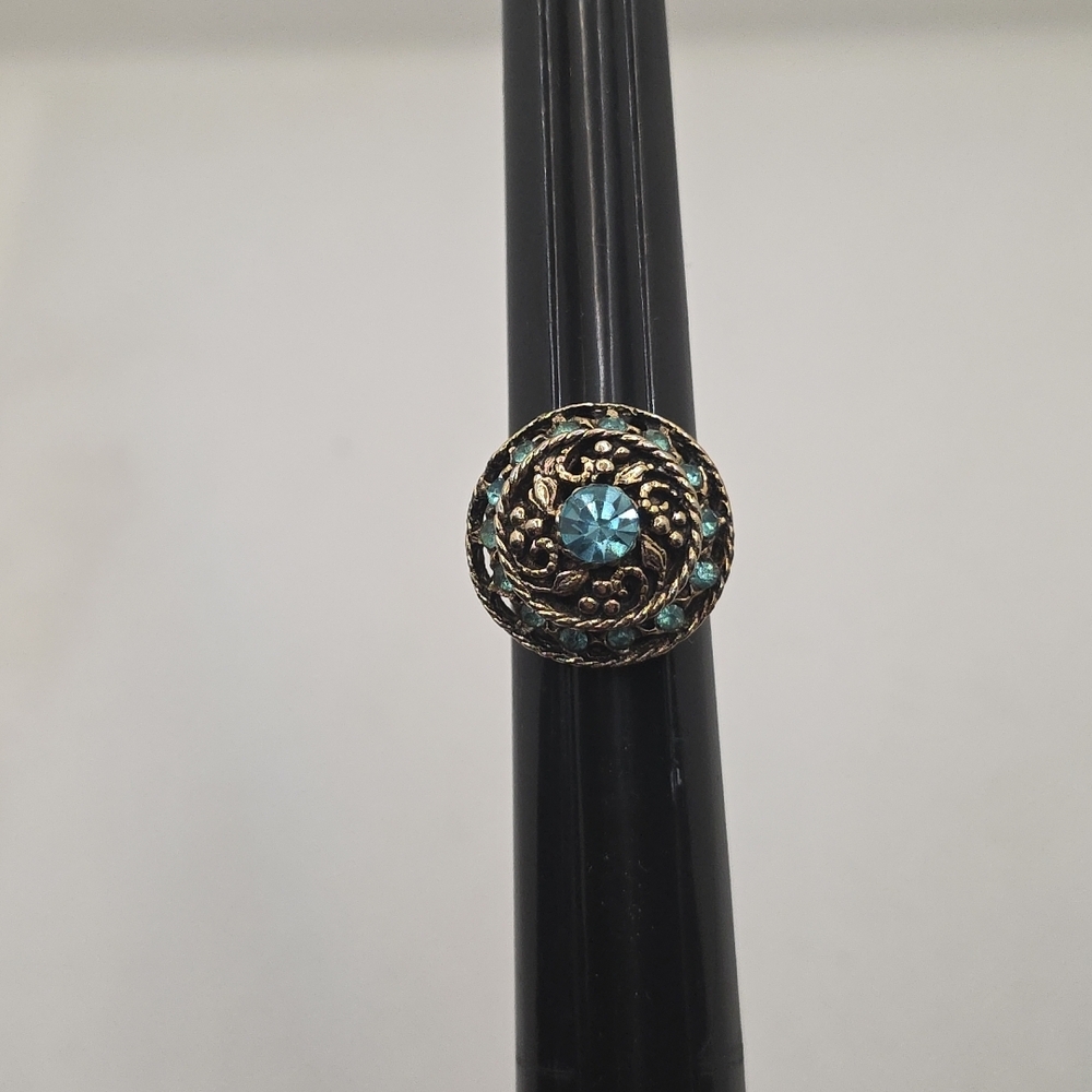 Elegant Gold and Blue Women's Ring